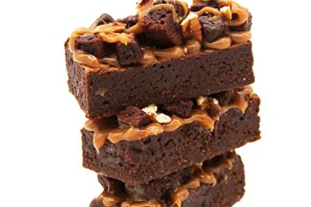 Брауни с пеканом и солёной карамелью