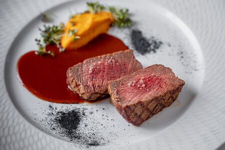 Филе миньон с соусом из фуагра