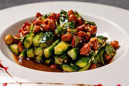 Острые огурцы с арахисом