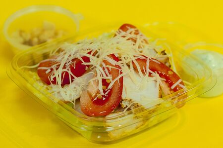 Салат Цезарь с курицей