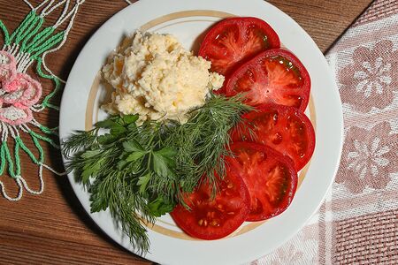 Помидоры с сыром и чесноком