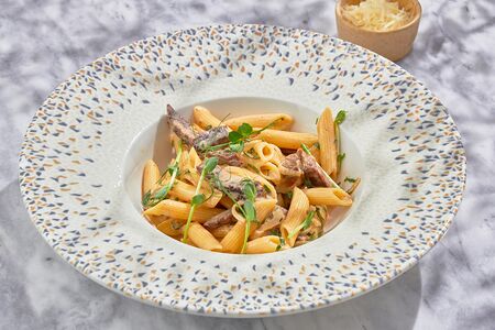 С телячьими щечками и сливочным соусом