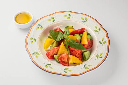 Овощной салат с оливковым маслом