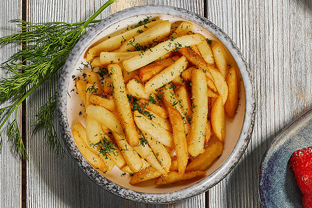 Картофель фри с чесноком и укропом