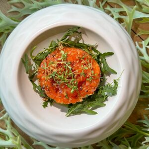 Тартар из лосося с авокадо