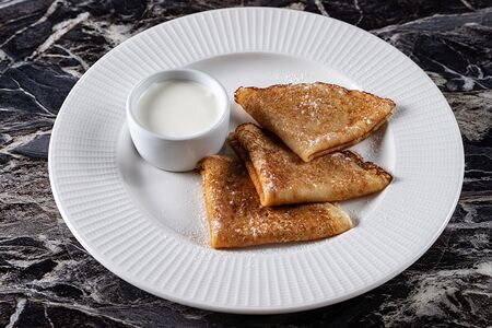 Блинчики со сметаной