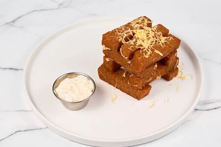 Гренки с чесночным соусом