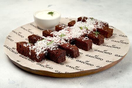 Солодовые гренки с пармезаном