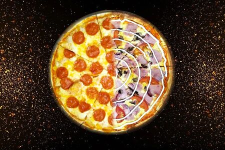 Пицца Пеперони и Венеция из двух половинoк