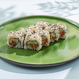 Острый ролл с лососем