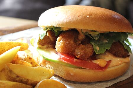 Бургер с креветкой