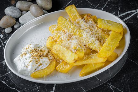 Картофель фри с пармезаном и трюфелем