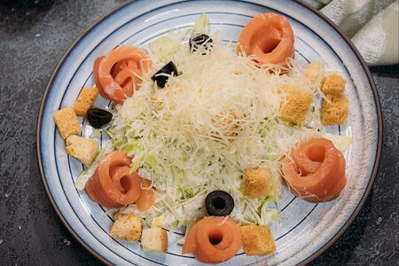 Салат Цезарь с семгой