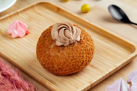 Шу с шоколадным кремом