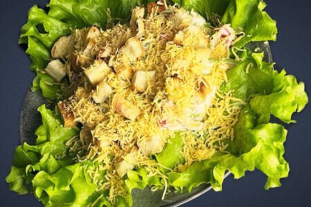 Салат Цезарь с морепродуктами