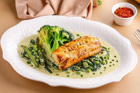 Угольная рыба с брокколи