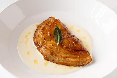 Корень сельдерея с соусом пекорино