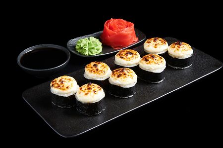 Ролл запечённый с угрём