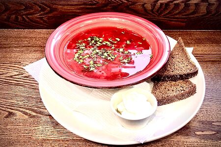 Борщ с бородинским хлебом и салом