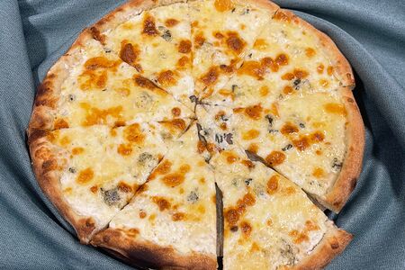 Четыре сыра средняя