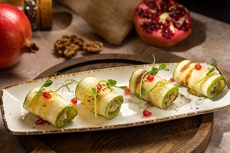 Рулетики из цукини на гриле  