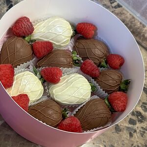Клубника в шоколаде vv
