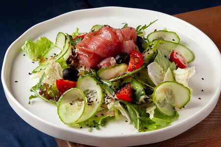 Салат с тунцом