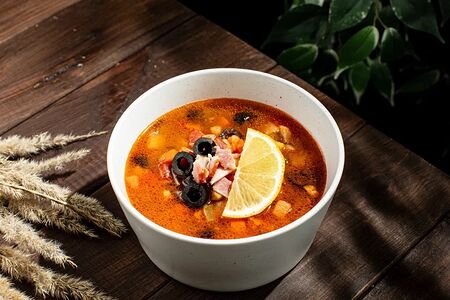 Солянка с копченостями