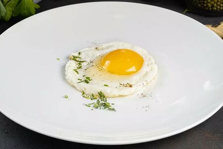 Яйцо жареное