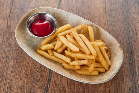Картофель фри с кетчупом