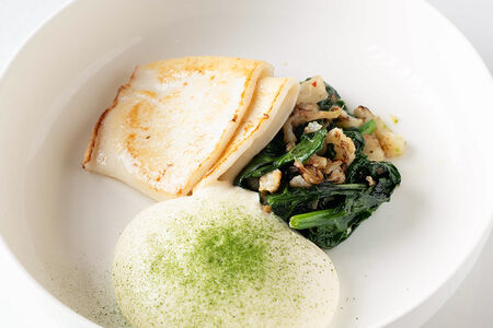 Кальмар с муссом из печеного чеснока