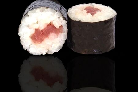 Маки с тунцом