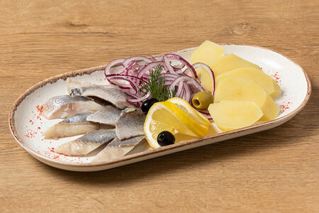 Сельдь с отварным картофелем