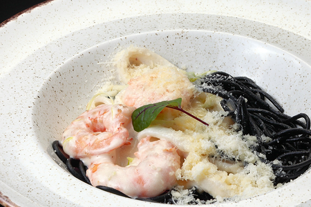 Спагетти неро с морепродуктами