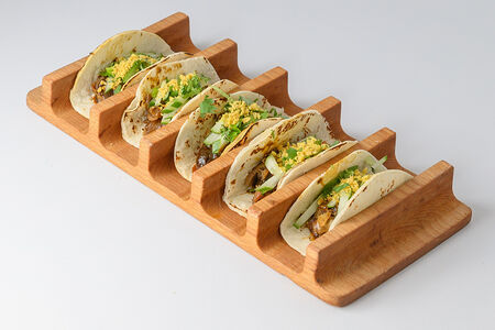 Синко такос с индейкой в соусе моле