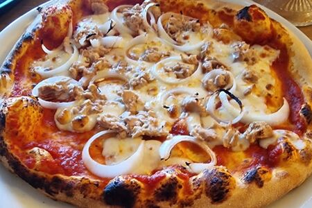 Pizza tonno e cipolla