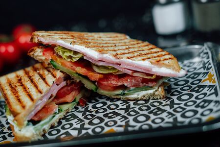 Сэндвич с ветчиной