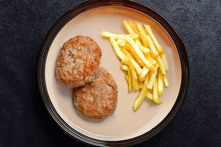 Котлеты говяжьи с картофелем фри