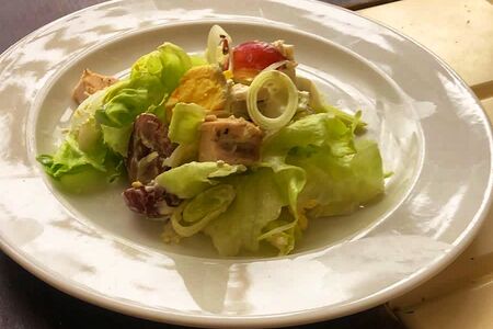 Салат с курицей и виноградом