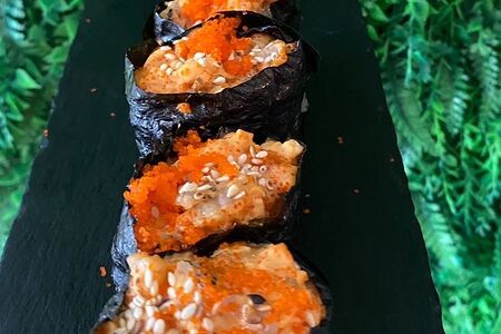 Узура лосось спайси