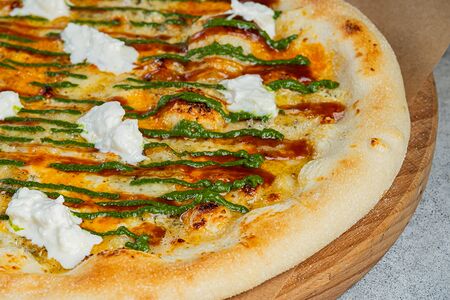 Пицца 7 сыров на белом соусе