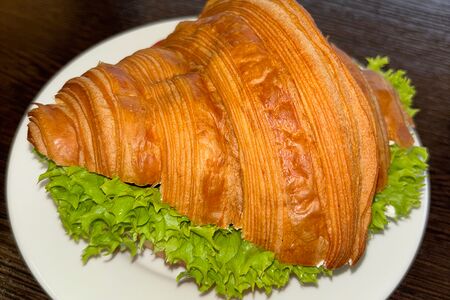 Круассан с бужениной 