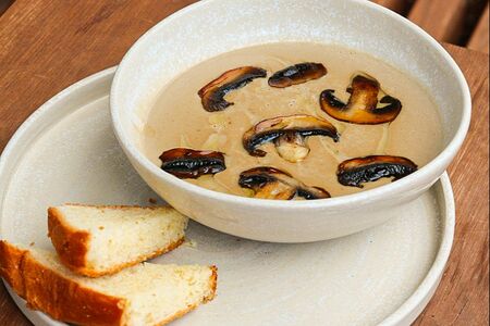 Крем-суп из белых грибов и шампиньонов