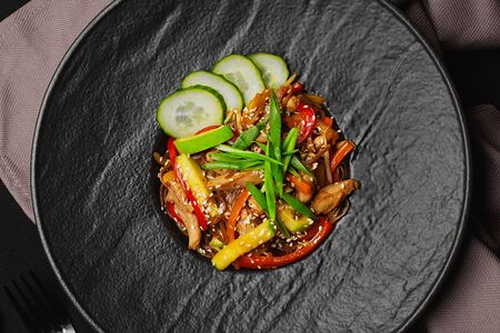 Вок с курицей