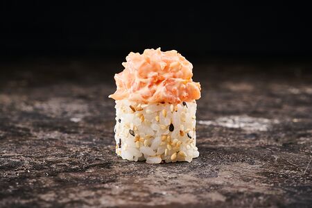 С острым лососем