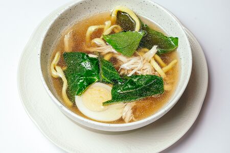 Куриный бульон с яйцом и домашней пастой