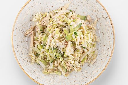 Салат с курицей и кунжутным соусом