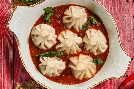 Мини-хинкали с говядиной в грузинском соусе