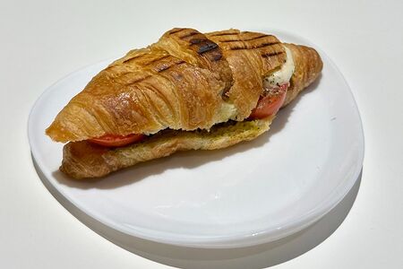 Круассан Капрезе 
