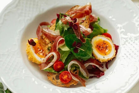 Лионский салат с хамоном из гуся